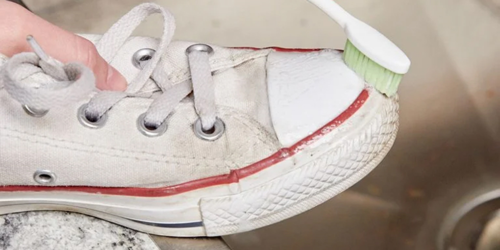 hack of cleaning shoes with soda and toothbrush